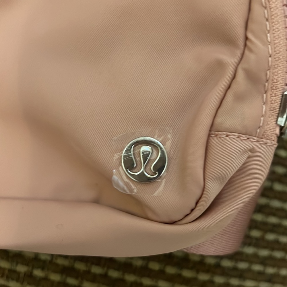 NWT Lululemon Everywhere Belt Bag pink pastel - Picture 3 of 5